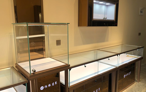 多功能珠寶展示柜容易出現(xiàn)損壞嗎？