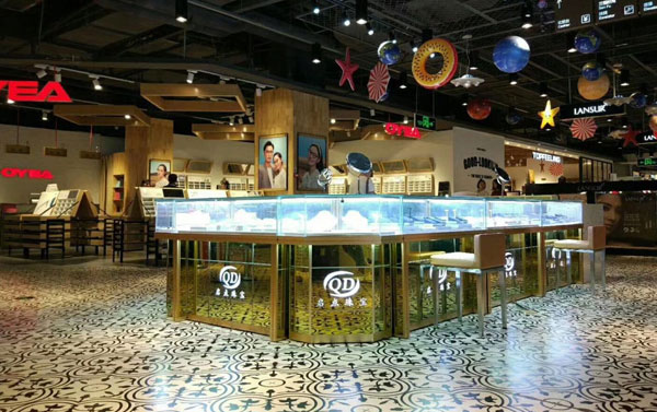 多功能展示柜定做效率高嗎？要注意什么？