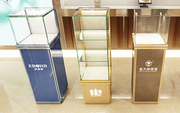 商場玻璃展示柜導(dǎo)軌是否容易損壞？配件更換成本高不高？